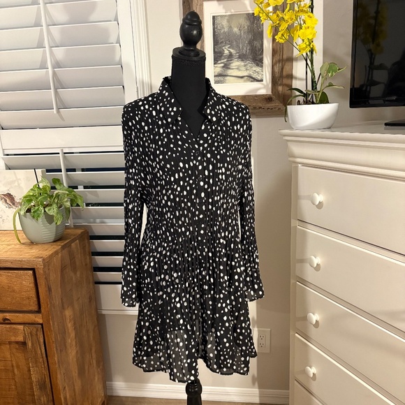 NorthStyle  Scattered Dot Pleated Tunic - Black 2X - Picture 1 of 10